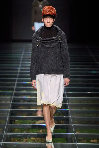 Look 19